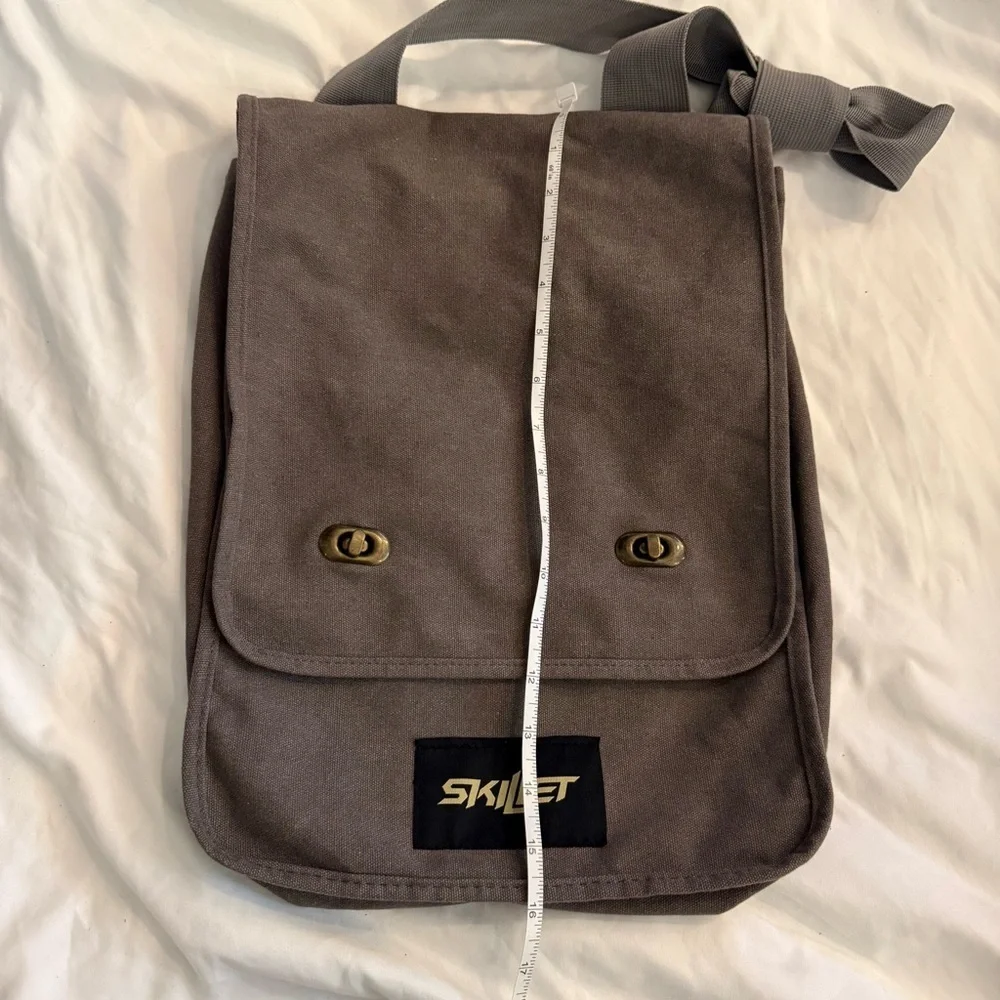 NWOT Skillet Branded Crossbody Messenger Bag Rare